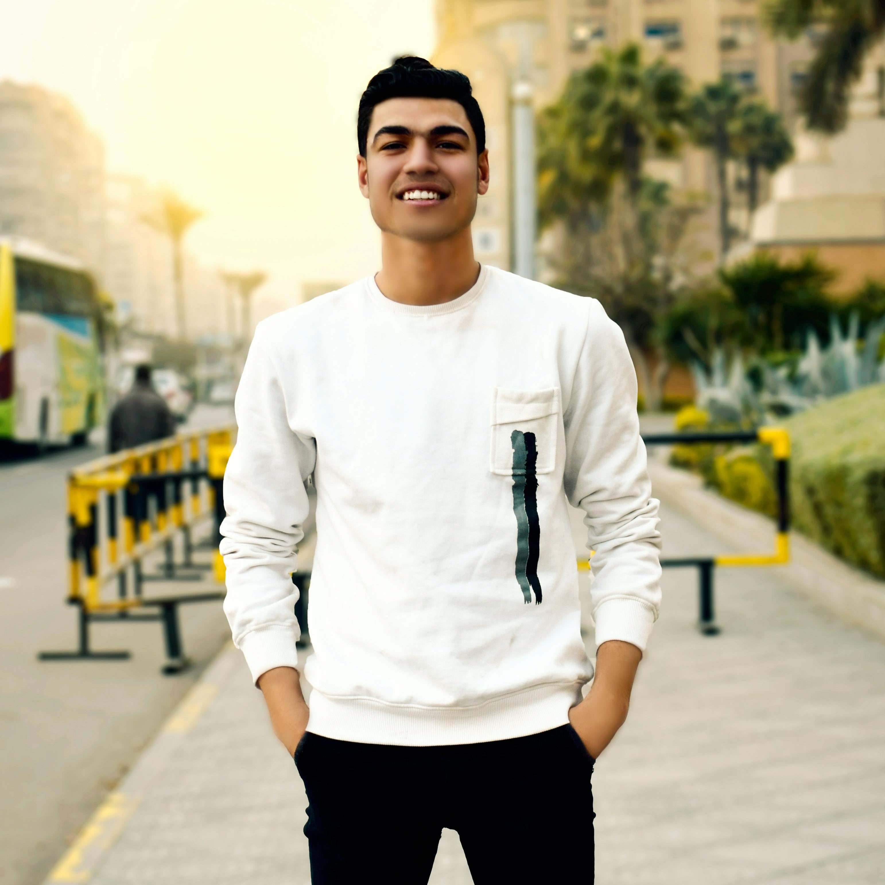 Versatile White Sweatshirt