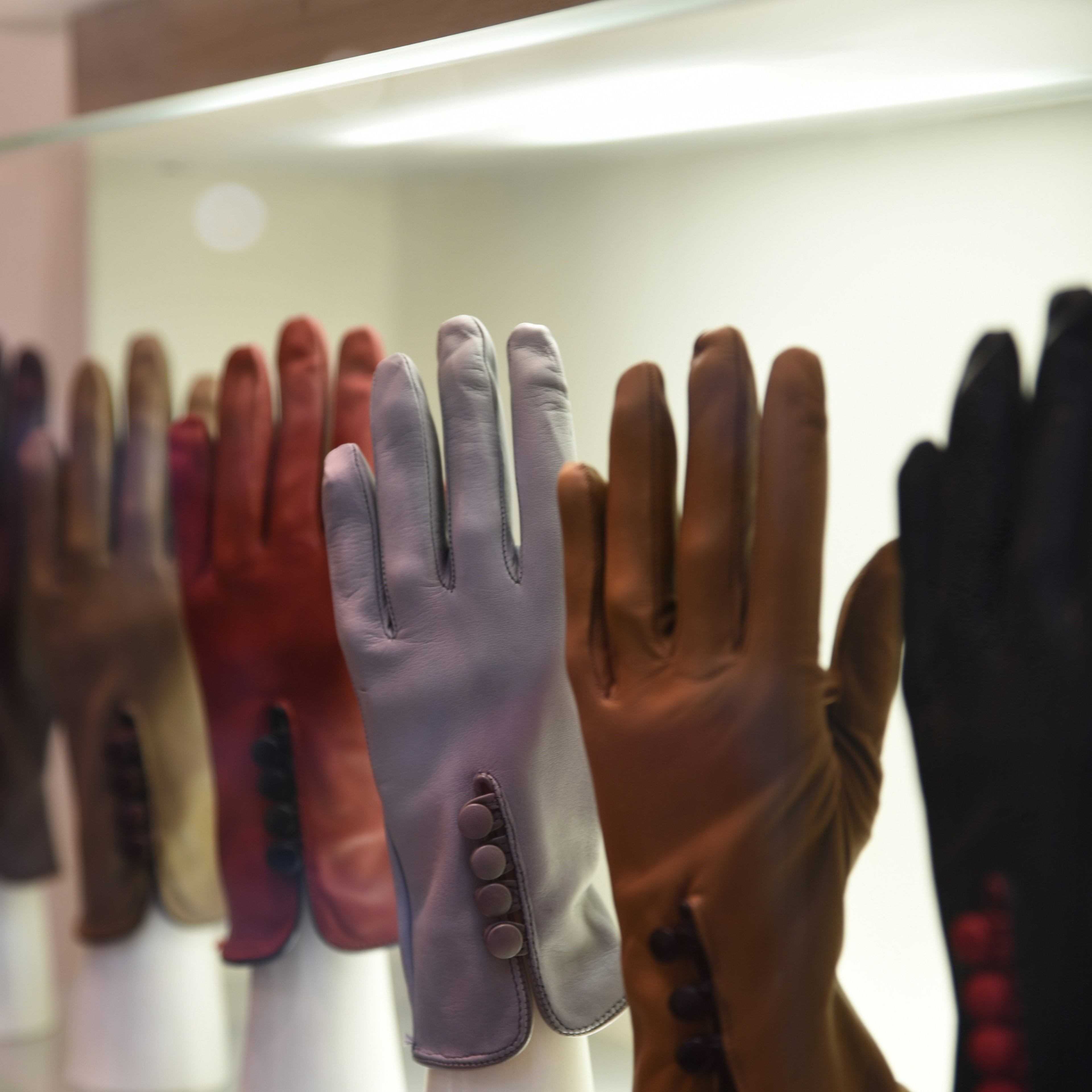 Versatile Leather Gloves